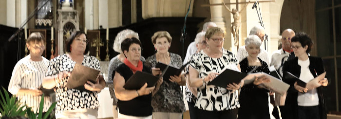 La chorale Chant'Arnas avec Evelyne Lagardette au concert de la nuit d'été de Villefranche en 2025 